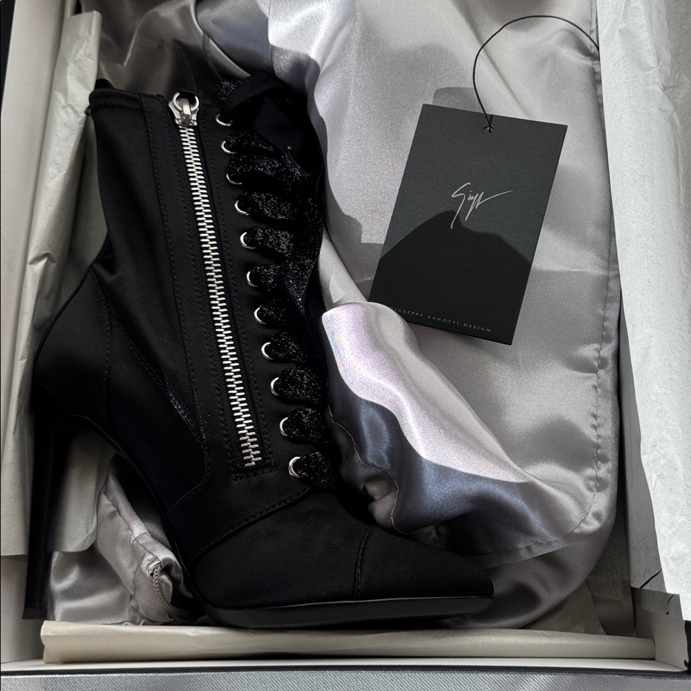 Giuseppe Zanotti Black Lace-Up Heeled Boots - Picture 5 of 16